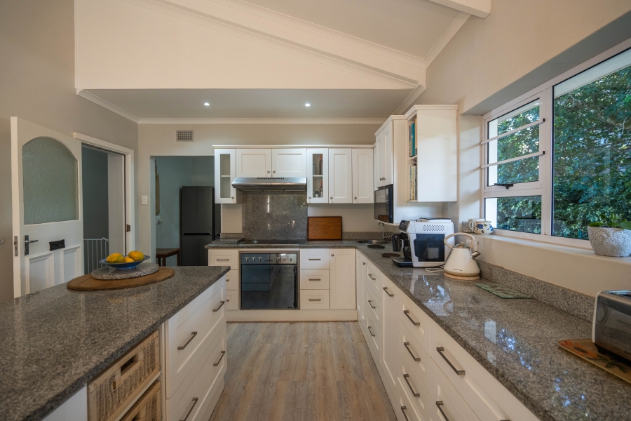 5 Bedroom Property for Sale in Kenton On Sea Eastern Cape